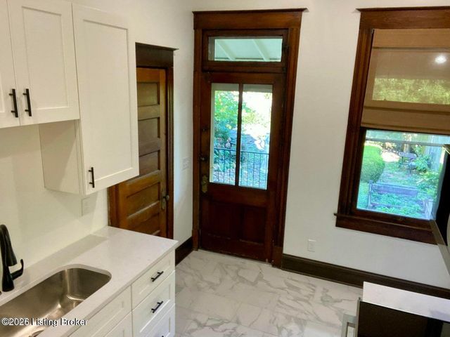 2105 Edgeland Ave, Louisville, KY 40204