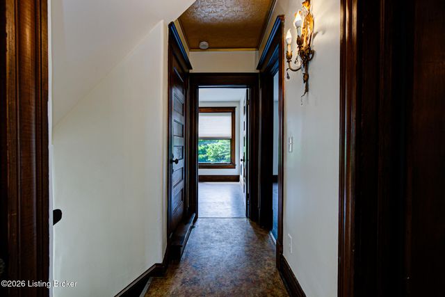 2105 Edgeland Ave, Louisville, KY 40204