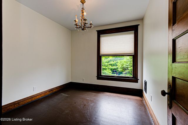2105 Edgeland Ave, Louisville, KY 40204