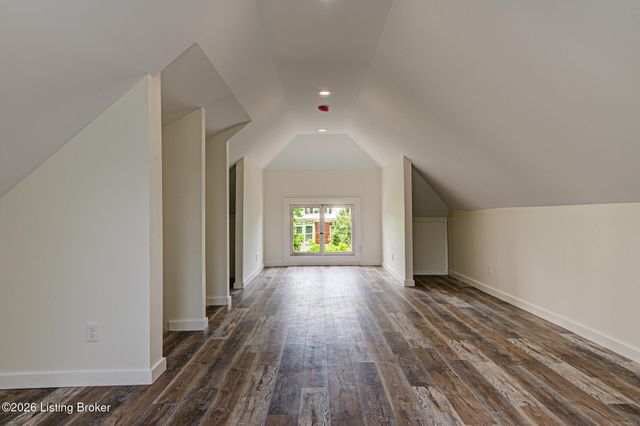 2105 Edgeland Ave, Louisville, KY 40204