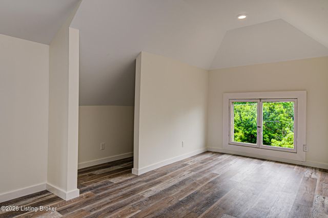 2105 Edgeland Ave, Louisville, KY 40204