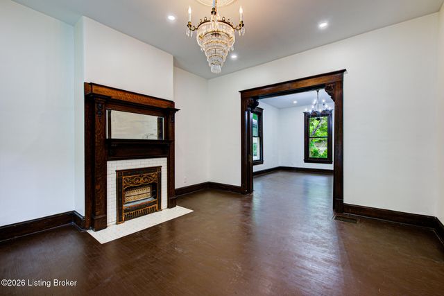 2105 Edgeland Ave, Louisville, KY 40204