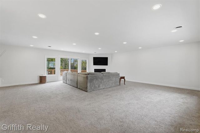 9198 Silver Lake Road, Linden, MI 48451