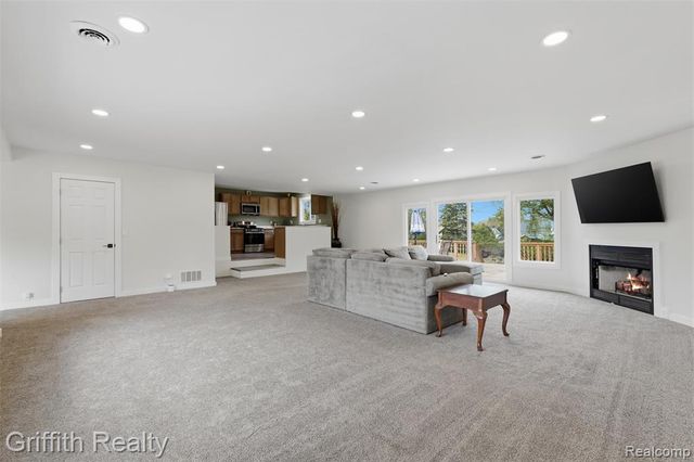 9198 Silver Lake Road, Linden, MI 48451