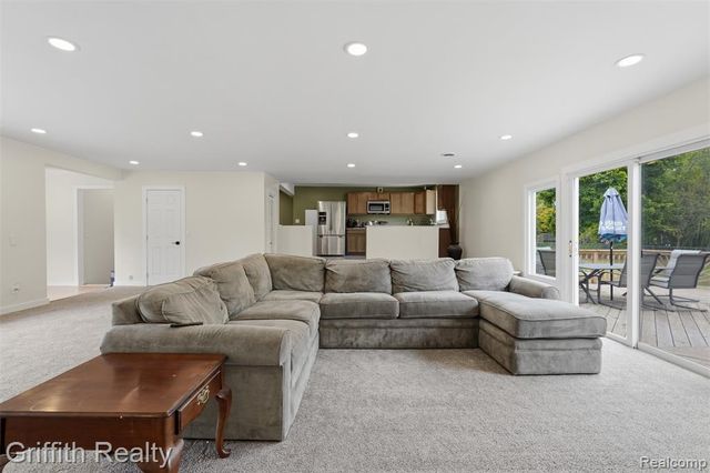 9198 Silver Lake Road, Linden, MI 48451