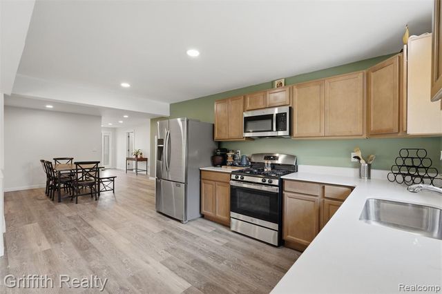 9198 Silver Lake Road, Linden, MI 48451