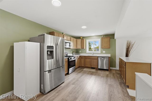 9198 Silver Lake Road, Linden, MI 48451