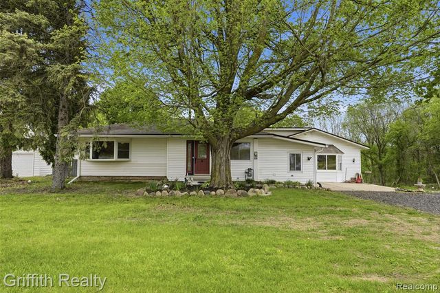 9198 Silver Lake Road, Linden, MI 48451