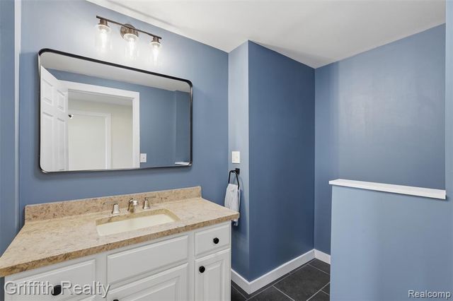 9198 Silver Lake Road, Linden, MI 48451