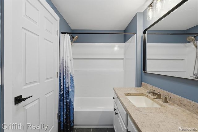 9198 Silver Lake Road, Linden, MI 48451