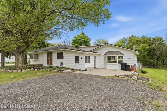 9198 Silver Lake Road, Linden, MI 48451