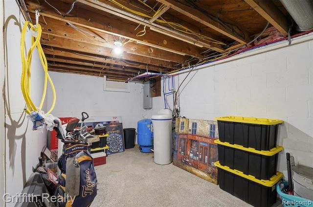 9198 Silver Lake Road, Linden, MI 48451