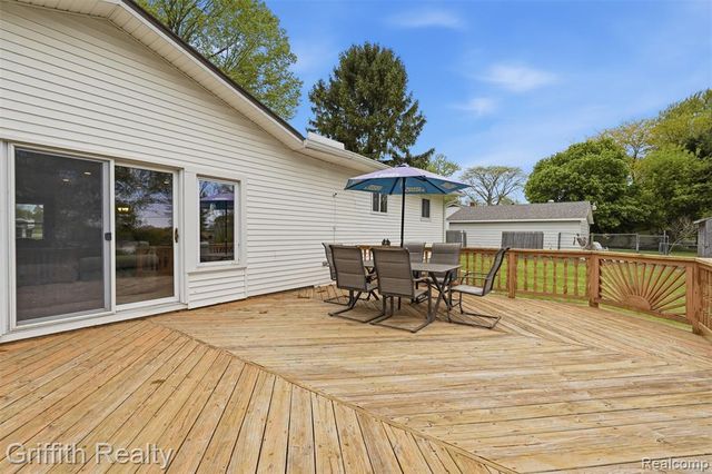9198 Silver Lake Road, Linden, MI 48451