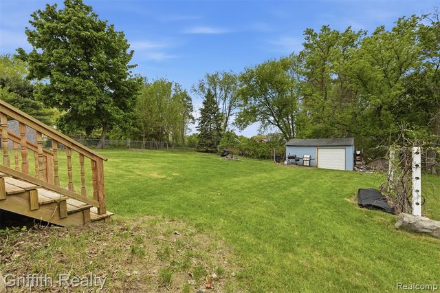 9198 Silver Lake Road, Linden, MI 48451