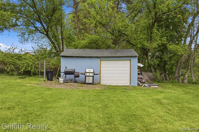 9198 Silver Lake Road, Linden, MI 48451