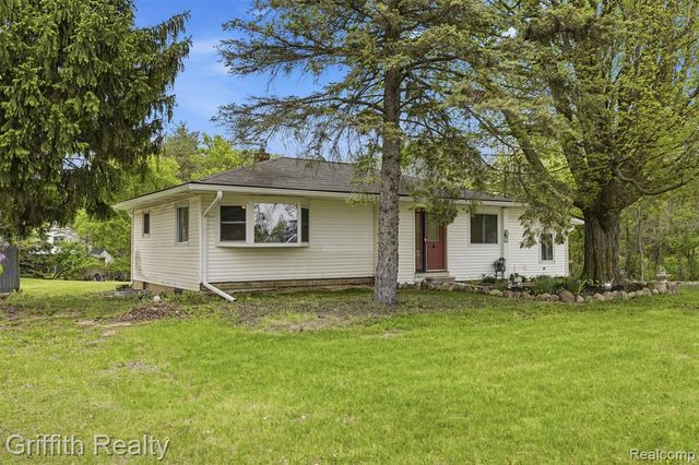 9198 Silver Lake Road, Linden, MI 48451