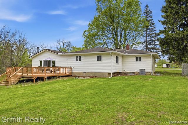 9198 Silver Lake Road, Linden, MI 48451