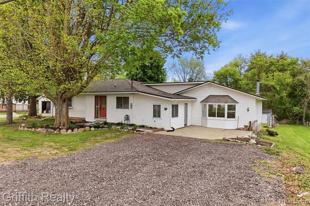 9198 Silver Lake Road, Linden, MI 48451