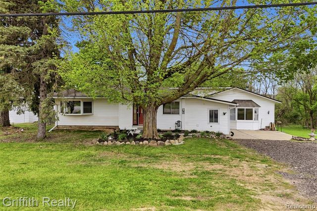 9198 Silver Lake Road, Linden, MI 48451