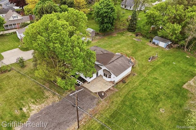 9198 Silver Lake Road, Linden, MI 48451