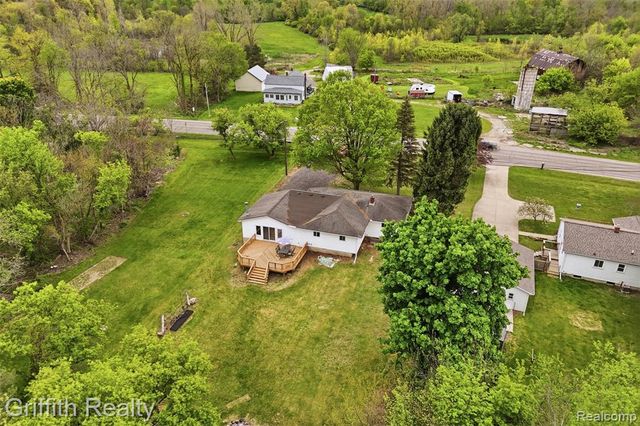 9198 Silver Lake Road, Linden, MI 48451