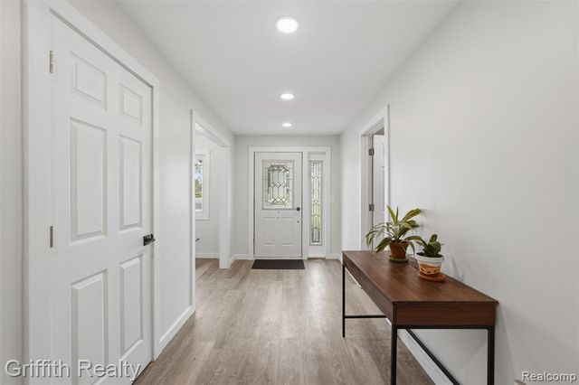 9198 Silver Lake Road, Linden, MI 48451