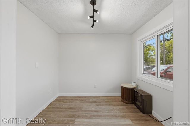 9198 Silver Lake Road, Linden, MI 48451
