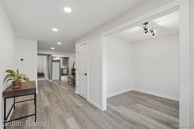 9198 Silver Lake Road, Linden, MI 48451