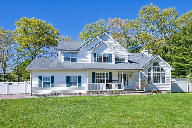 3 Sander Court, Middle Island, NY 11953