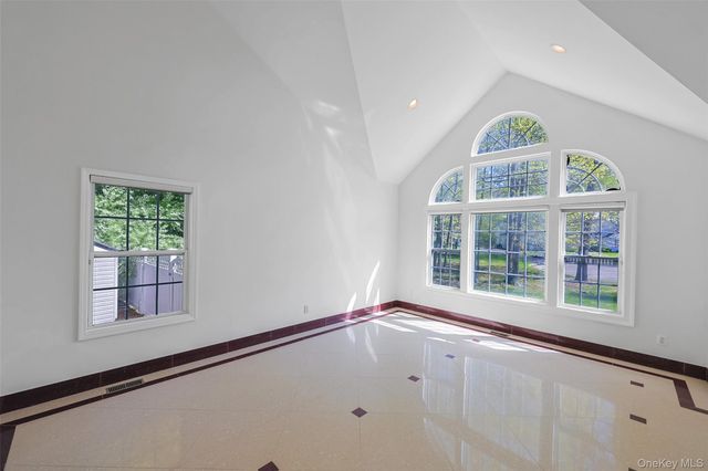 3 Sander Court, Middle Island, NY 11953