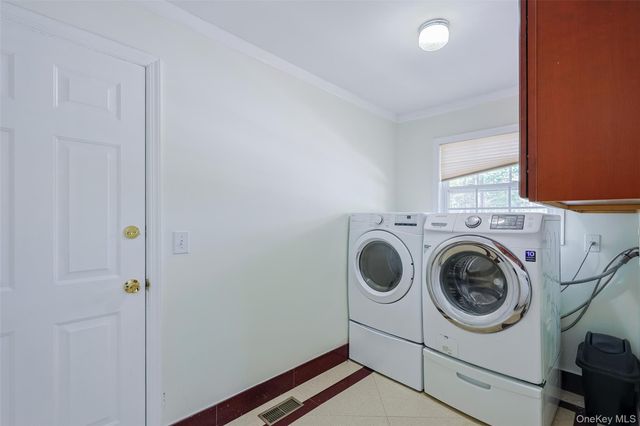 3 Sander Court, Middle Island, NY 11953