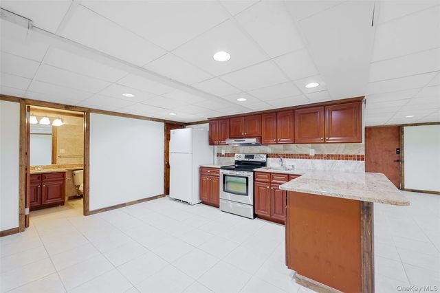 3 Sander Court, Middle Island, NY 11953