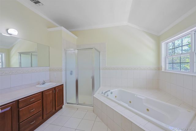 3 Sander Court, Middle Island, NY 11953