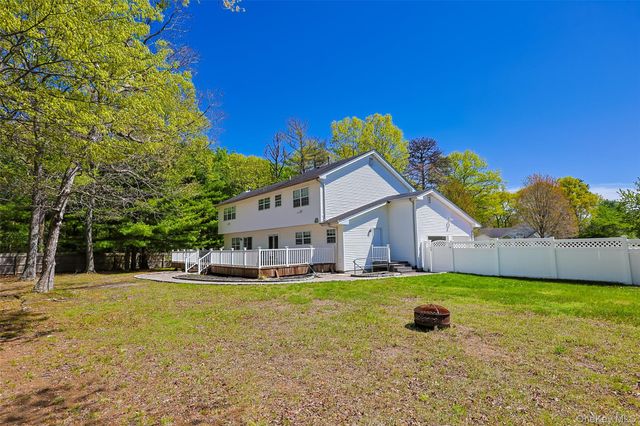 3 Sander Court, Middle Island, NY 11953