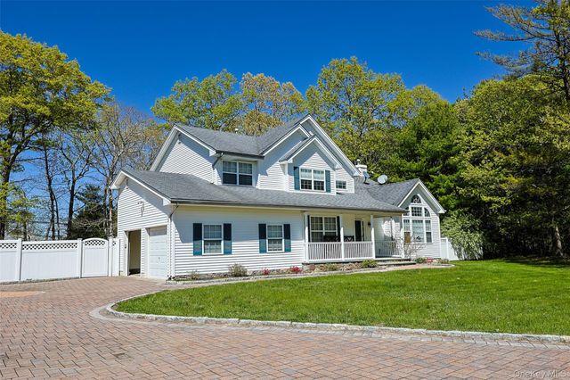 3 Sander Court, Middle Island, NY 11953