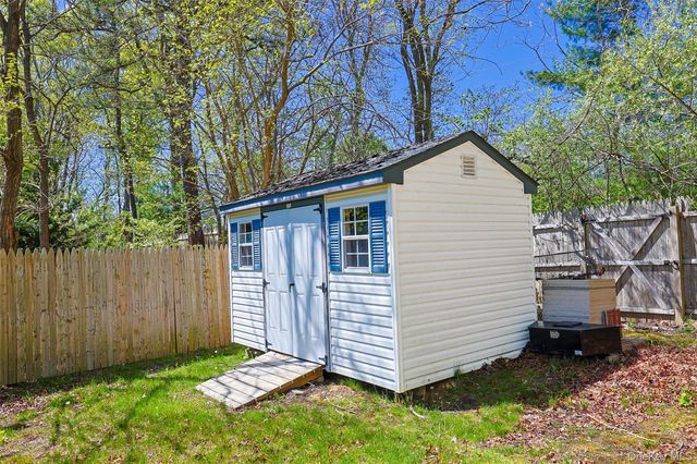 3 Sander Court, Middle Island, NY 11953