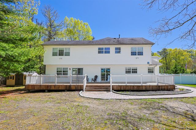 3 Sander Court, Middle Island, NY 11953