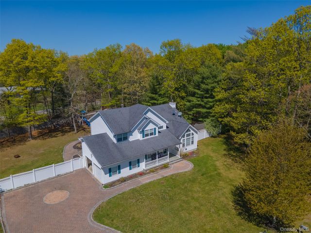 3 Sander Court, Middle Island, NY 11953