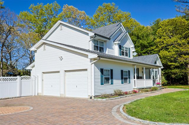 3 Sander Court, Middle Island, NY 11953