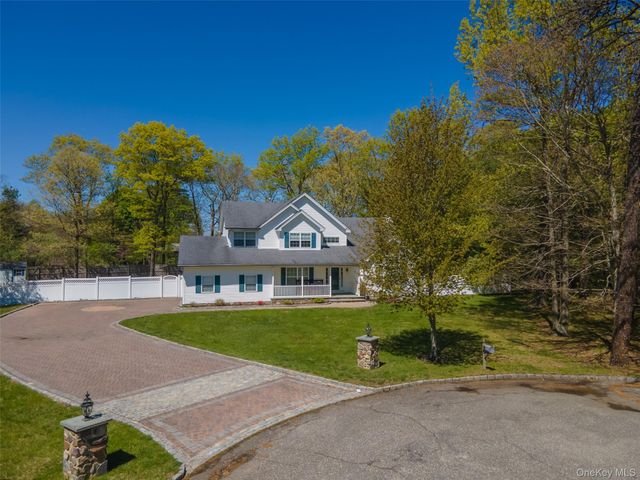 3 Sander Court, Middle Island, NY 11953