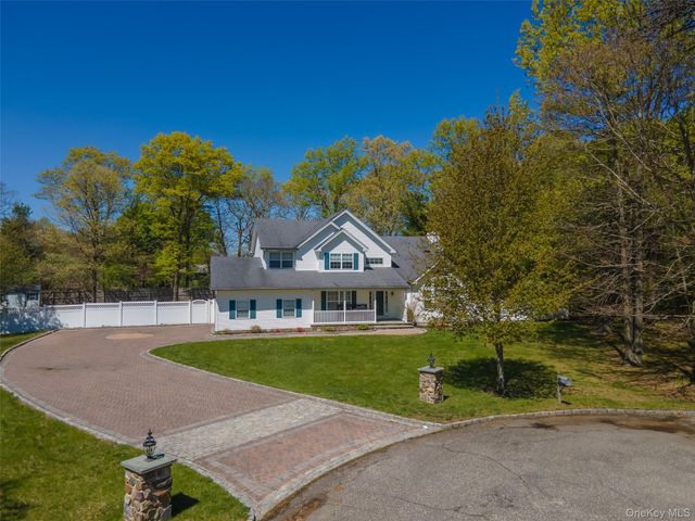 3 Sander Court, Middle Island, NY 11953