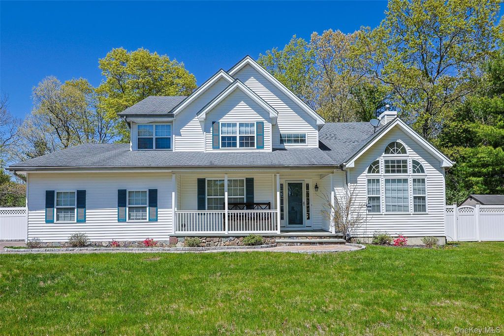3 Sander Court, Middle Island, NY 11953