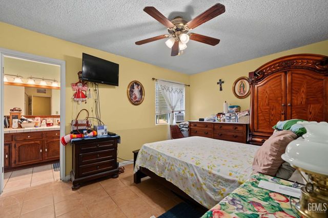 2607 Emerald Street, Bakersfield, CA 93304