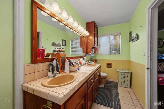 2607 Emerald Street, Bakersfield, CA 93304