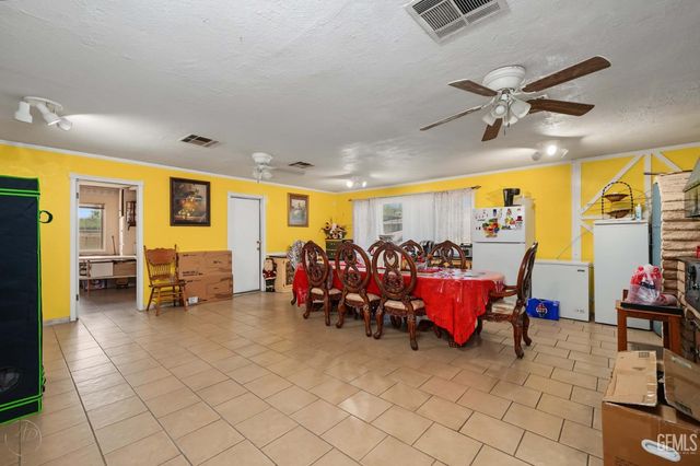 2607 Emerald Street, Bakersfield, CA 93304