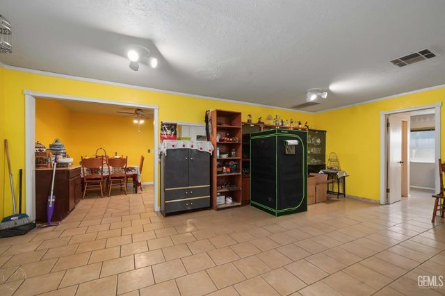 2607 Emerald Street, Bakersfield, CA 93304