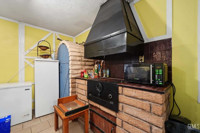 2607 Emerald Street, Bakersfield, CA 93304
