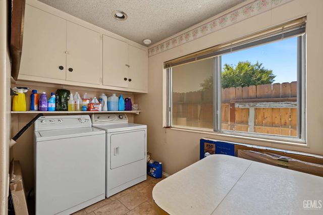2607 Emerald Street, Bakersfield, CA 93304