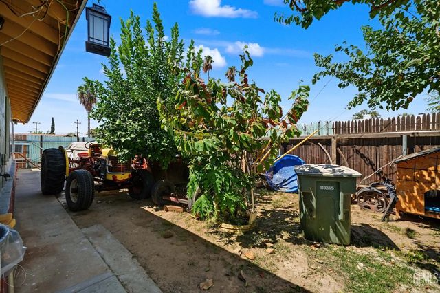 2607 Emerald Street, Bakersfield, CA 93304