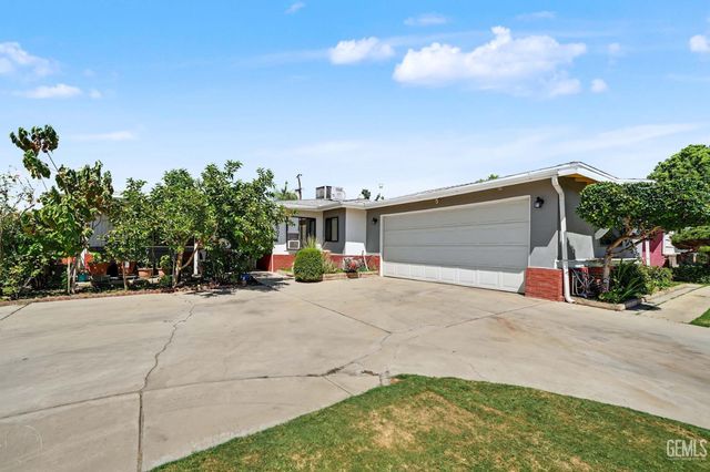 2607 Emerald Street, Bakersfield, CA 93304